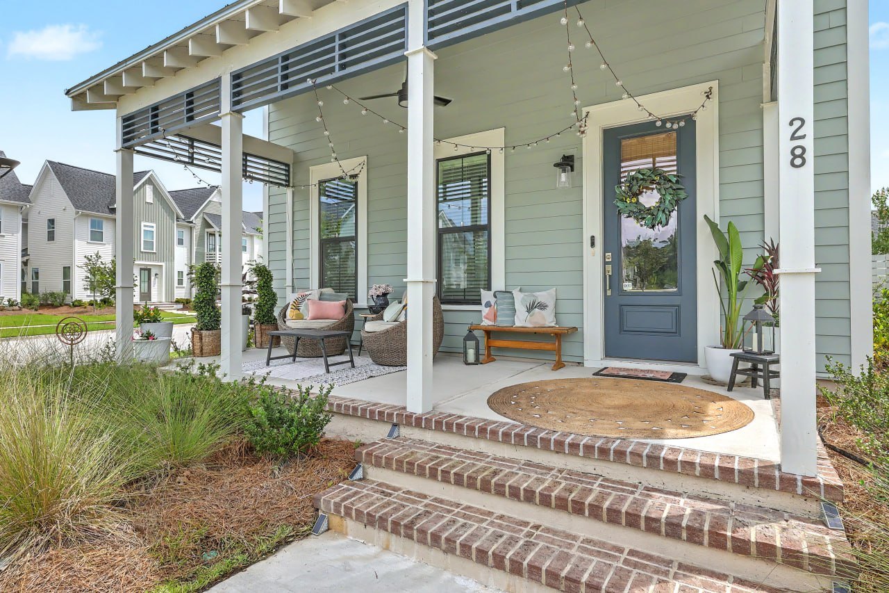 Full front porch